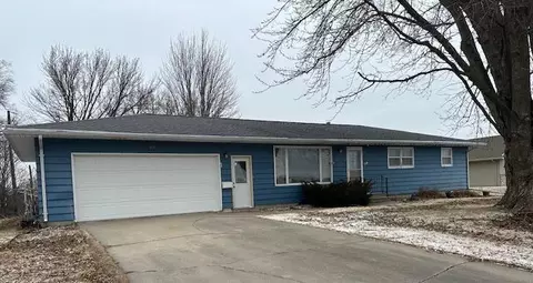 519 E Hollett St, Tracy, MN 56175