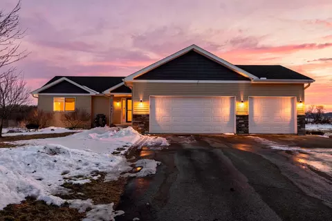 845 Lakewood Trl, Young America, MN 55397