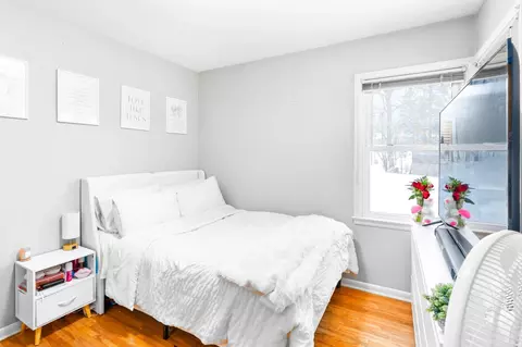 Bedroom - 1011 W Arrowhead Rd, Duluth, MN 55811 photo 3 of 3