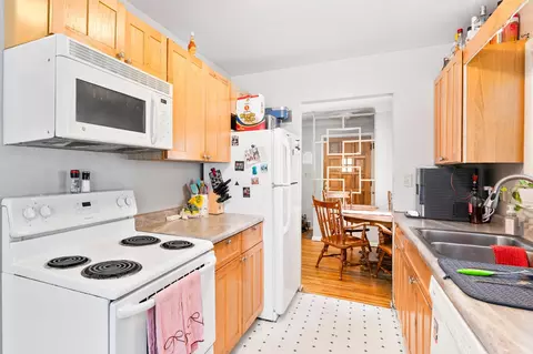 Kitchen - 1011 W Arrowhead Rd, Duluth, MN 55811 photo 1 of 2