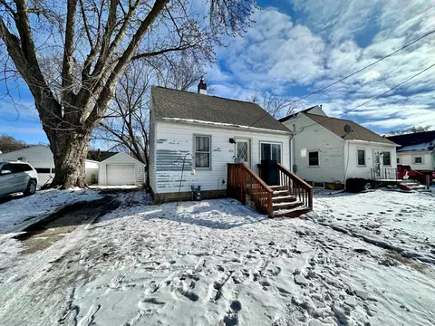 924 12th Ave NE, Rochester, MN 55906