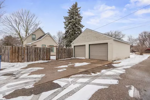 Exterior - 822 7th Ave N, Saint Cloud, MN 56303 photo 6 of 7