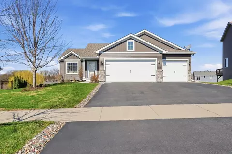 933 Aspen Cir, Watertown, MN 55388