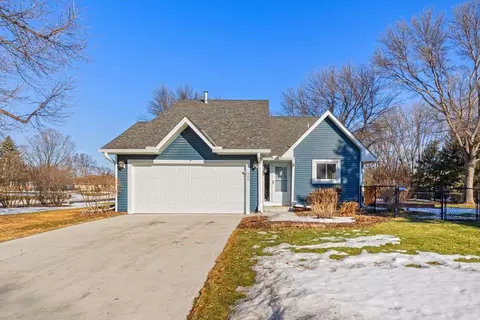 880 Lake Susan Dr, Chanhassen, MN 55317