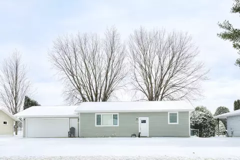 811 12th St E, Wabasha, MN 55981