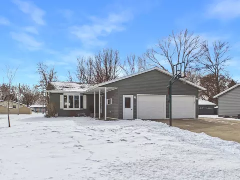 571 4th St NW, Richmond, MN 56368