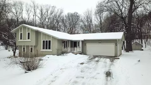 8125 Spring Valley Rd, Waconia, MN 55387