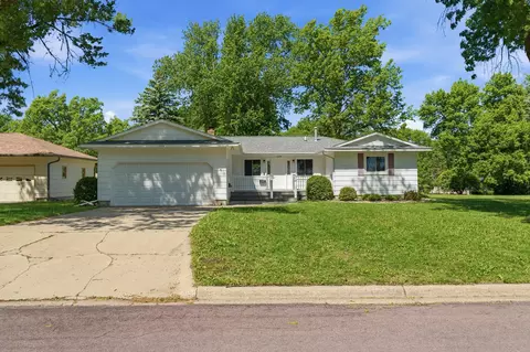 1224 S Ramsey St, Blue Earth, MN 56013