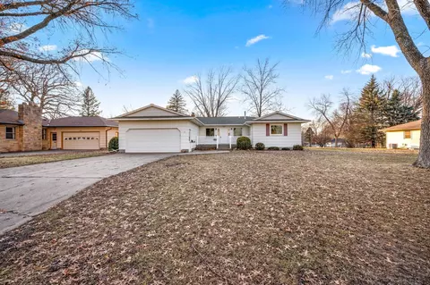 1224 S Ramsey St, Blue Earth, MN 56013