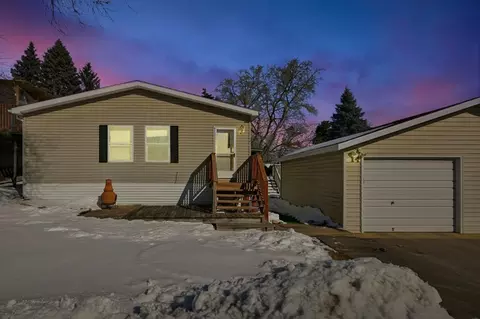 14 Rita Ln, Chaska, MN 55318