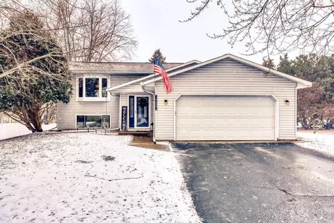 8015 Cooper Ave, Inver Grove Heights, MN 55076