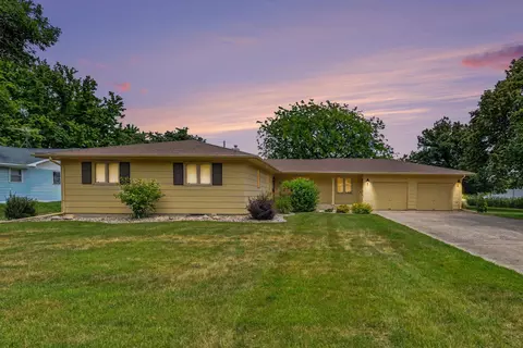 807 7th Ave SE, Pipestone, MN 56164