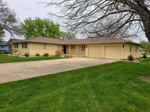 807 7th Ave SE, Pipestone, MN 56164