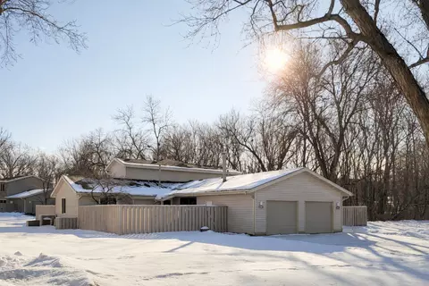 1008 Carmel Ct, Shoreview, MN 55126