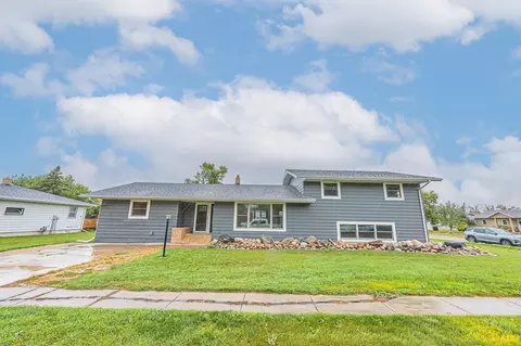 322 4th Ave SE, Hillsboro, ND 58045