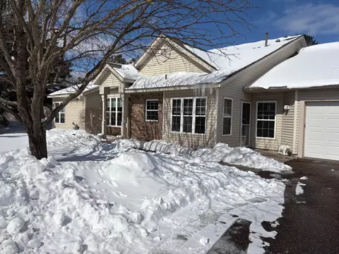 163 Wedgewood Dr, Mahtomedi, MN 55115