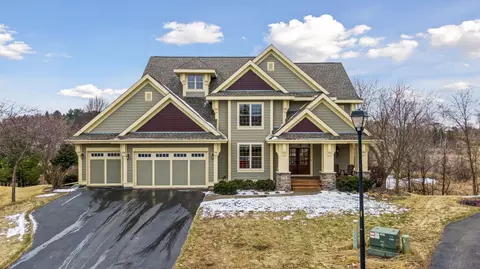 572 Spruce Cir, Eagan, MN 55123