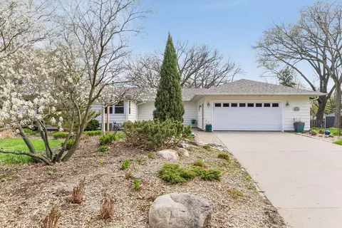 4860 Woodridge Ct, Minnetonka, MN 55345