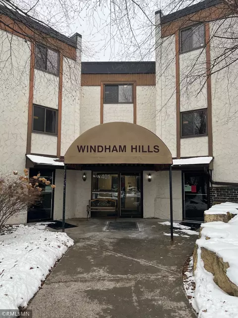 401 E Burnsville Pkwy #334, Burnsville, MN 55337