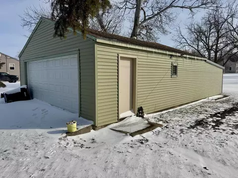911 Maple Ave, Bird Island, MN 55310 photo 3