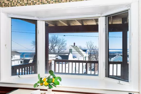 View/Area - 814 W 5th St, Duluth, MN 55806 photo 1 of 18
