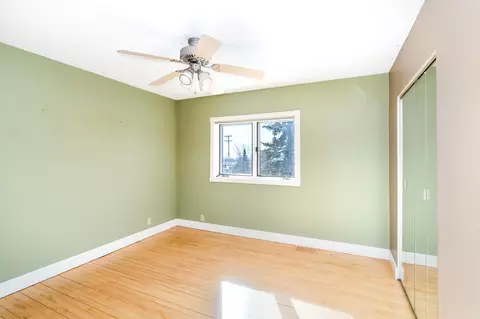 Bedroom - 814 W 5th St, Duluth, MN 55806 photo 10 of 15