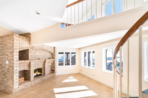 Living - 814 W 5th St, Duluth, MN 55806 photo 2 of 9