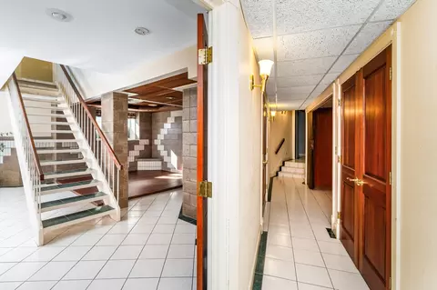 Entry Way - 814 W 5th St, Duluth, MN 55806 photo 7 of 7