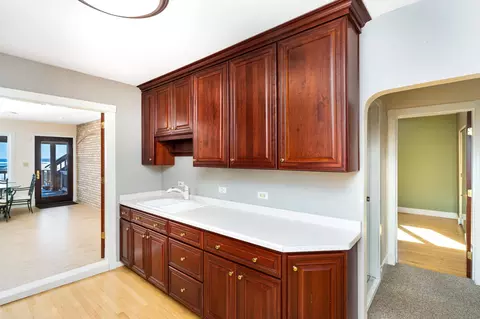 Entry Way - 814 W 5th St, Duluth, MN 55806 photo 4 of 7