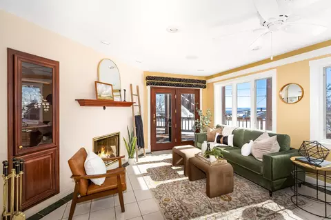 Living - 814 W 5th St, Duluth, MN 55806 photo 1 of 9
