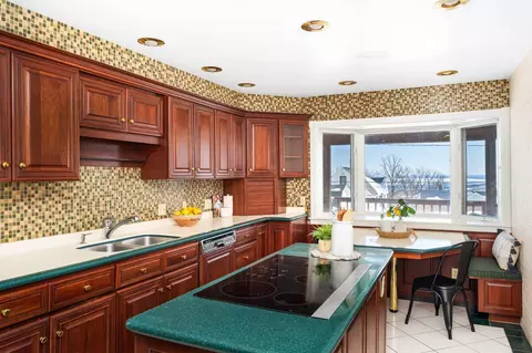 Kitchen - 814 W 5th St, Duluth, MN 55806 photo 4 of 12