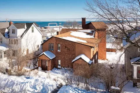 814 W 5th St, Duluth, MN 55806