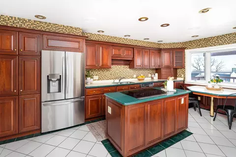 Kitchen - 814 W 5th St, Duluth, MN 55806 photo 2 of 12
