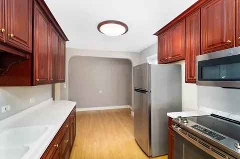 Kitchen - 814 W 5th St, Duluth, MN 55806 photo 9 of 12
