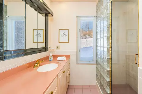 Bath - 814 W 5th St, Duluth, MN 55806 photo 1 of 5