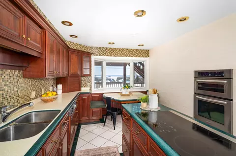 Kitchen - 814 W 5th St, Duluth, MN 55806 photo 6 of 12