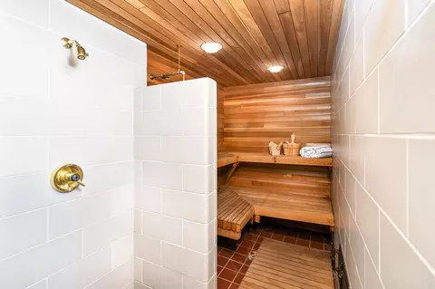 Bath - 814 W 5th St, Duluth, MN 55806 photo 3 of 5