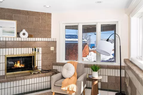 Living - 814 W 5th St, Duluth, MN 55806 photo 7 of 9