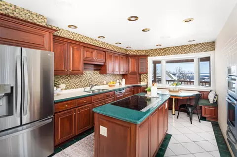Kitchen - 814 W 5th St, Duluth, MN 55806 photo 3 of 12