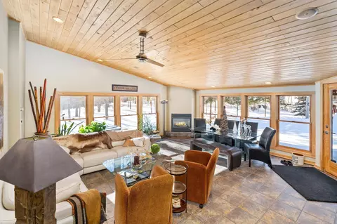 Living - 1722 North Rd, Duluth, MN 55811 photo 5 of 10