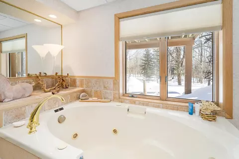 Bath - 1722 North Rd, Duluth, MN 55811 photo 4 of 4