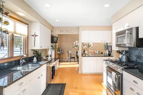 Kitchen - 1722 North Rd, Duluth, MN 55811 photo 4 of 4