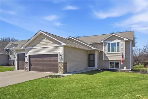 1107 Rich River Way, New Richmond, WI 54017