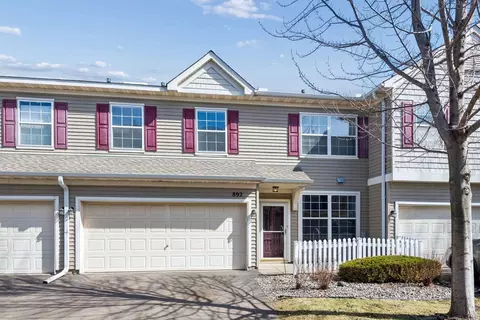 892 Braunworth Ct, Chaska, MN 55318
