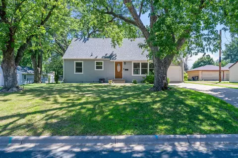 853 Minnesota St S, Shakopee, MN 55379