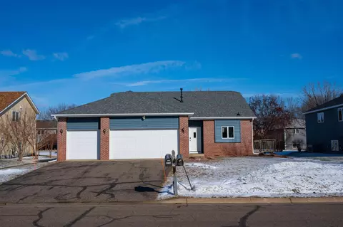 1129 4th St N, Sartell, MN 56377