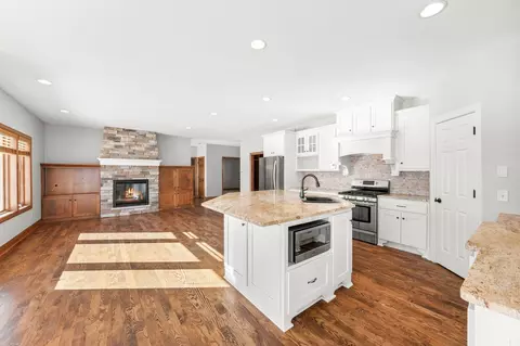 1069 Symphony Ln, Chaska, MN 55318 photo 5
