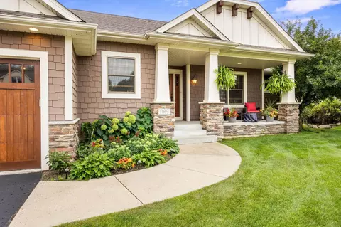 1069 Symphony Ln, Chaska, MN 55318 photo 2