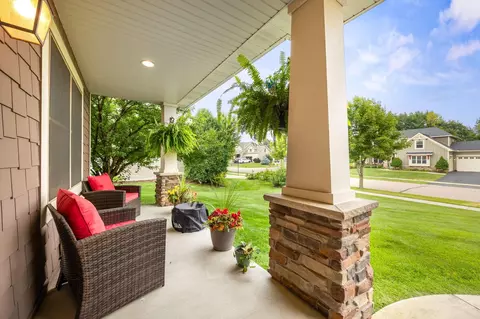 1069 Symphony Ln, Chaska, MN 55318 photo 3