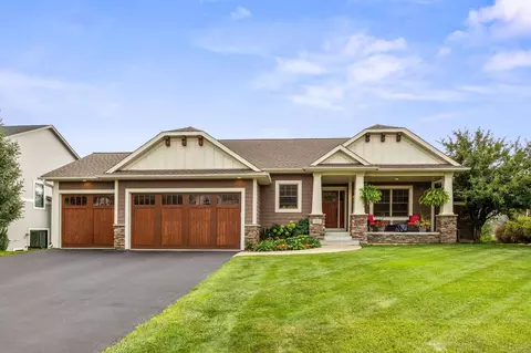 1069 Symphony Ln, Chaska, MN 55318